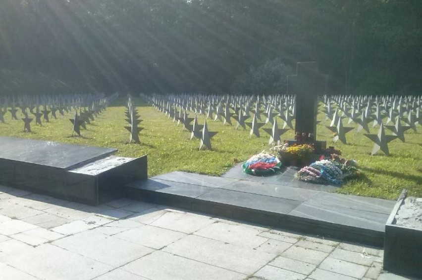 Zdewastowano nagrobek na Cmentarzu Żołnierzy Radzieckich [WIDEO, ZDJĘCIA] 