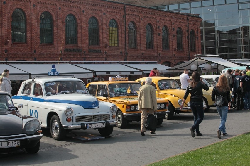 Wystawa starych samochodów w Manufakturze