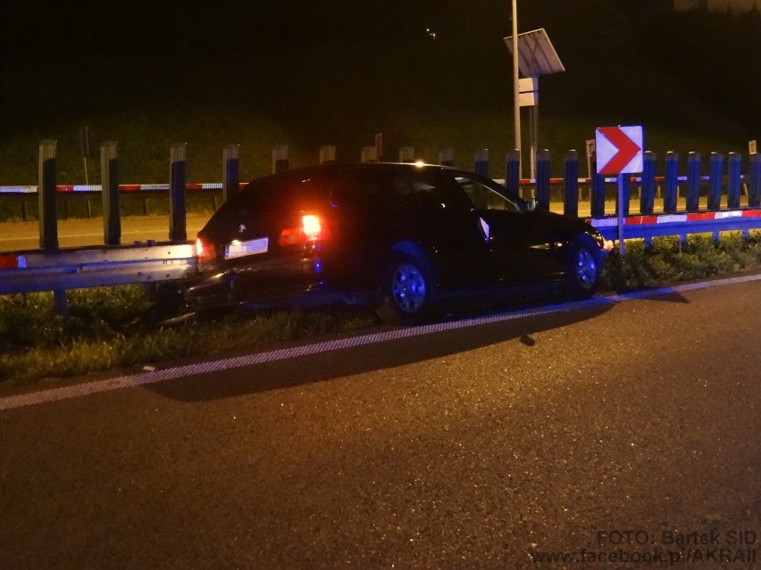 Wypadek bmw w Bielsku-Białej na S69. Uderzył samochodem w barierki... i uciekł
