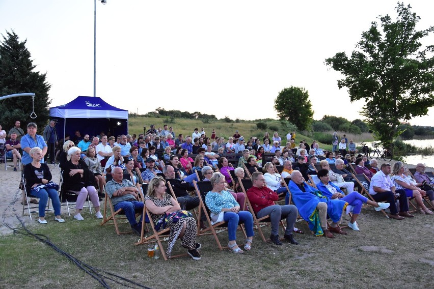 Koncert muzyki filmowej nad Dużym Jeziorem w Żninie.