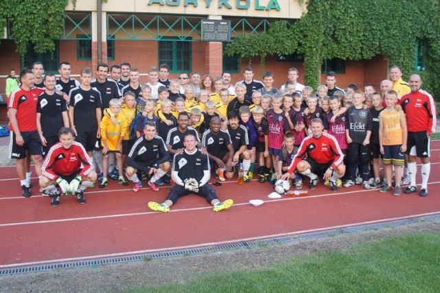 Juniorzy FC Gowidlino grają w lidze, turniejach halowych i kibicują Lechii