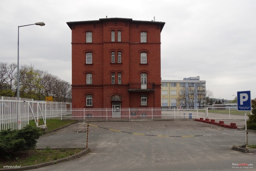 Budynek z czerwonej cegły zyska nowy blask. Nowa inwestycja w Jeleniej Górze za 5 milionów zł i 60 miejsc pracy