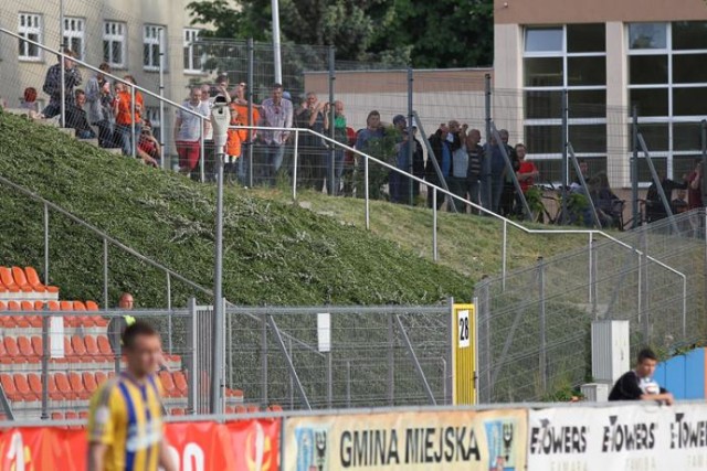 Podobnie jak w maju tak i niedzielny pojedynek Chrobry - Arka, kibice będą mogli obejrzeć jedynie spoza stadionu