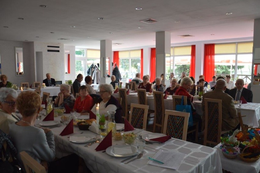 Polski Związek Niewidomych w Chodzieży zorganizował śniadanie wielkanocne. Były życzenia i występy
