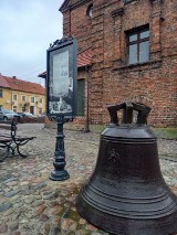 Na rynku w Obrzycku stanął dzwon odlany w Berlinie w 1834 roku! Ciekawostka turystyczna przypominająca historię miasta