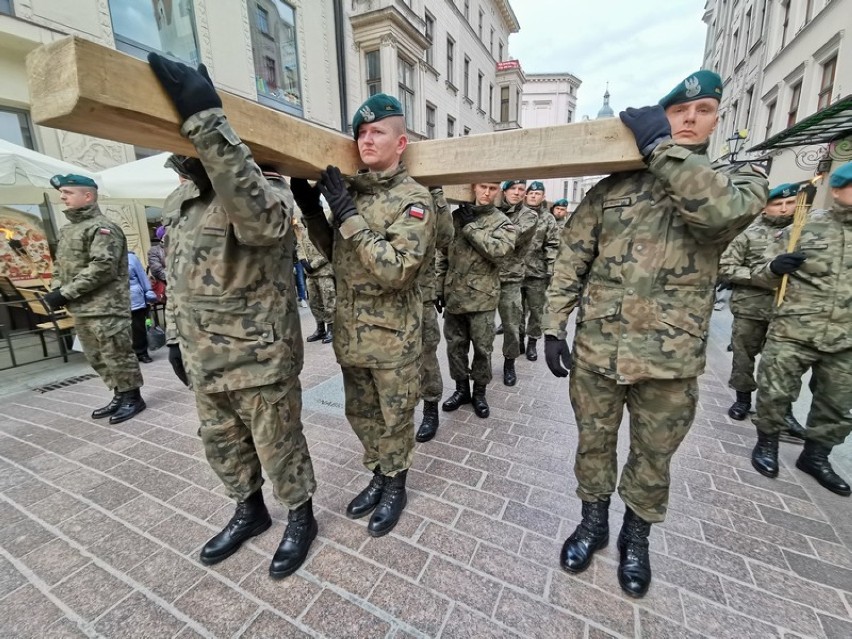 Ulicami miasta przeszła dziś procesja Drogi Krzyżowej. Trasa...