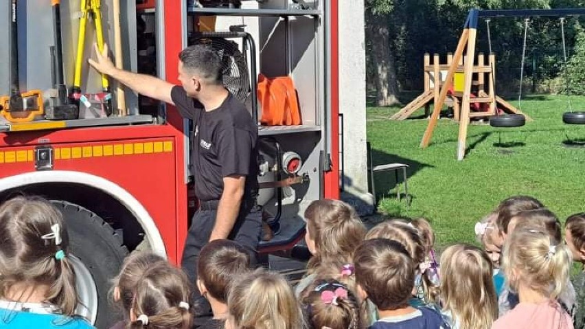 Strażacy z Marianowa zachęcają do działania w Młodzieżowej Drużynie Pożarniczej przy Ochotniczej Straży Pożarnej w Marianowie. ZDJĘCIA