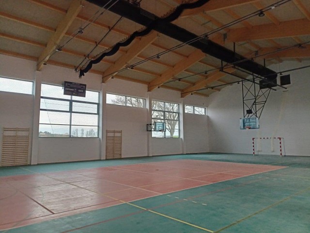 Trwają ostatnie prace wykończeniowe przy budowie sal widowiskowo-sportowych w Kamienicy Szlacheckiej i Klukowej Hucie.