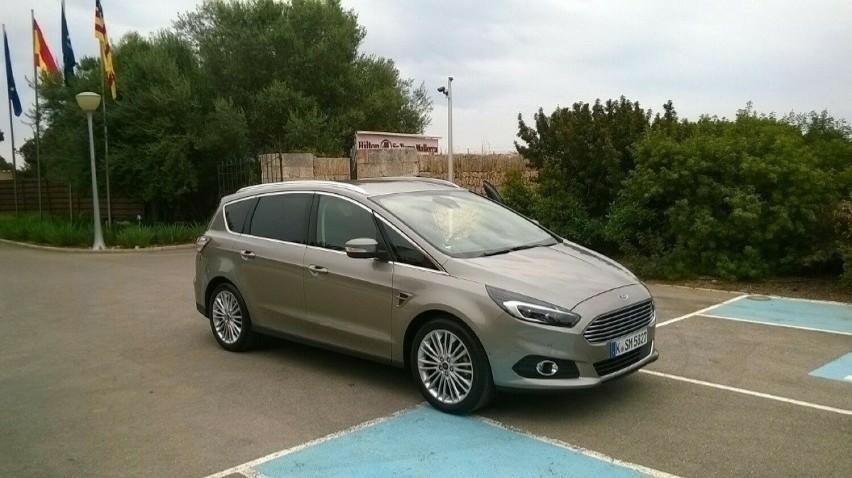 * Ford S-Max...