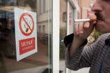 Zakaz palenia: Już rok nie wypyszczamy dymka w miejscach publicznych