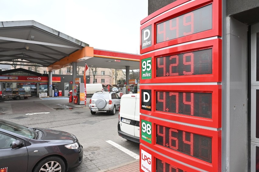 Na zdjęciu: Ceny paliw na stacji Circle K przy ulicy...