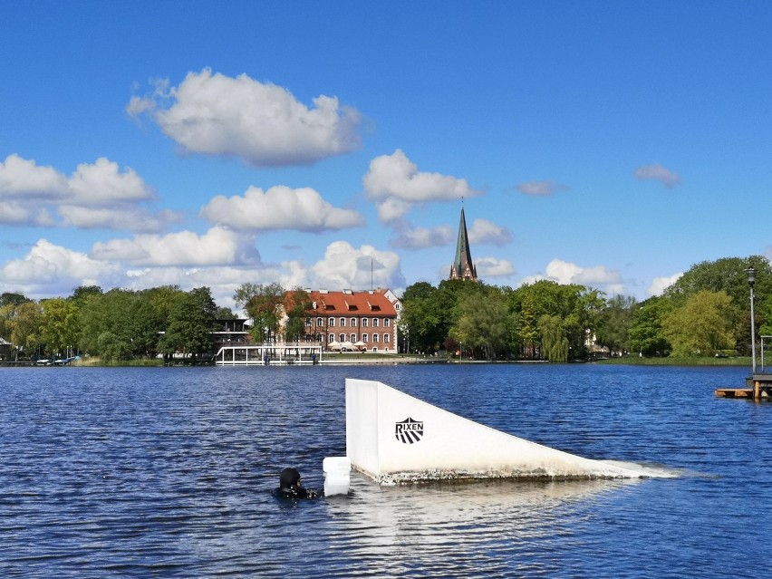 Murena robi porządki na jeziorze Trzesiecko w Szczecinku [zdjęcia]