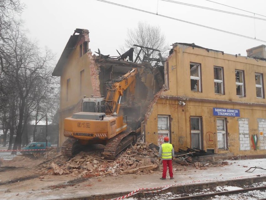 Trwa wyburzanie dworca w Dąbrowie Górniczej Strzemieszycach