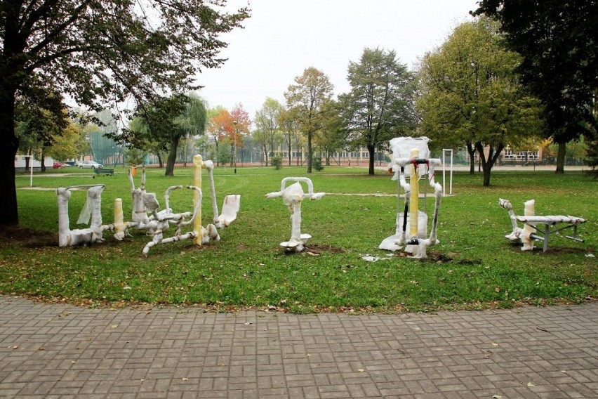 Zewnętrzna siłownia powstaje w parku Broniewskiego w Sieradzu. Lokalizację wskazali mieszkańcy