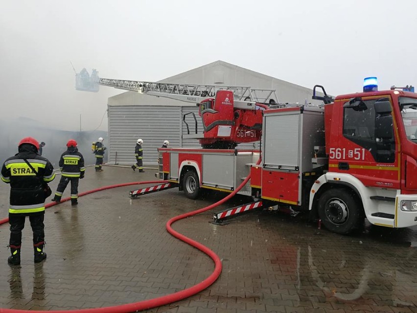 Pożar w Wieruszowie. Odwołano zajęcia w znajdującej się w pobliżu Szkole Podstawowej nr 2