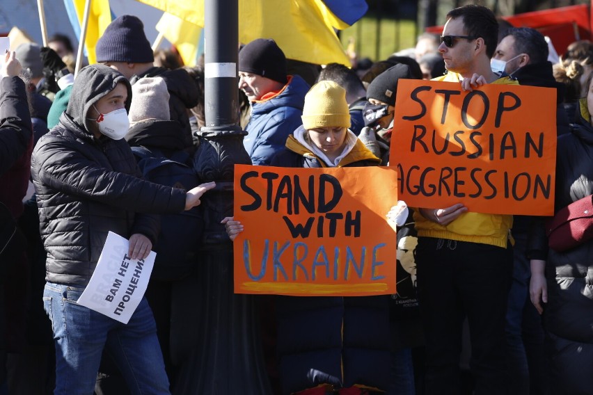 Protest przed Ambasadą Rosji w Warszawie. "Nie zgadzamy się...