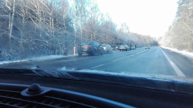 Autobus PKS-u, który płonął w Bzowie pod Świeciem, wcześniej brał udział w kolizji.