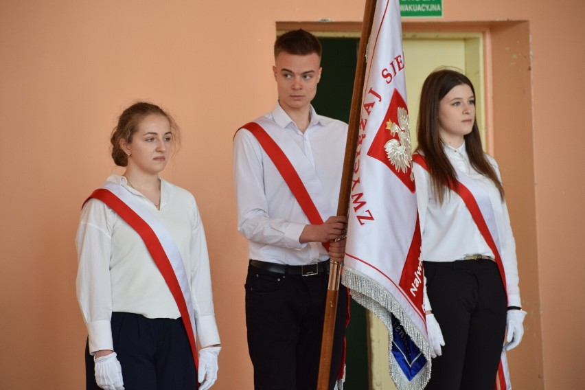 Pożegnanie absolwentów Liceum Ogólnokształcącego w Sycowie. Zobacz fotorelację!