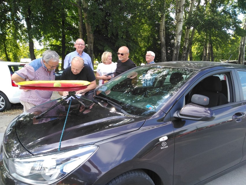 Leszczyńscy seniorzy doskonalą swoje umiejętności  „za kółkiem” w ramach projektu stowarzyszenia Wygraj Siebie