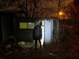 Tarnów. Nocny patrol wolontariuszy z pomocą dla bezdomnych w pustostanach. Akcja ma pomóc przetrwać im zimę w Tarnowie