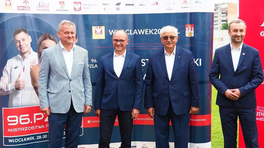 Od lewej: Marek Wódecki, prezes LKS Vectra Włocławek, Marek...