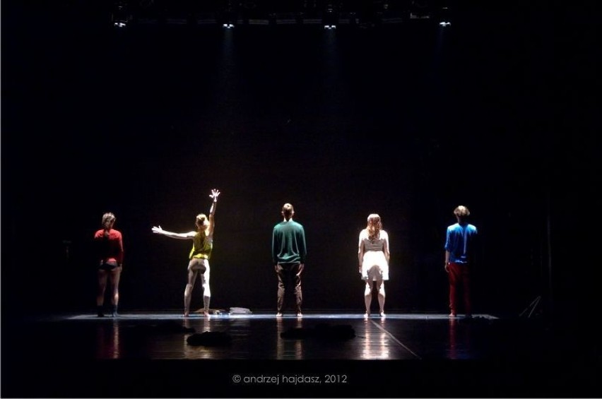 Spektakl "Arytmia" jest dziełem dwójki choreografów Zofii...