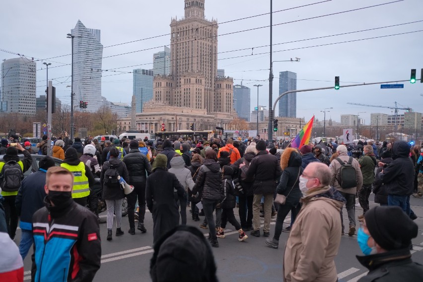 Strajk kobiet Warszawa. "W imię matki, córki, siostry"....