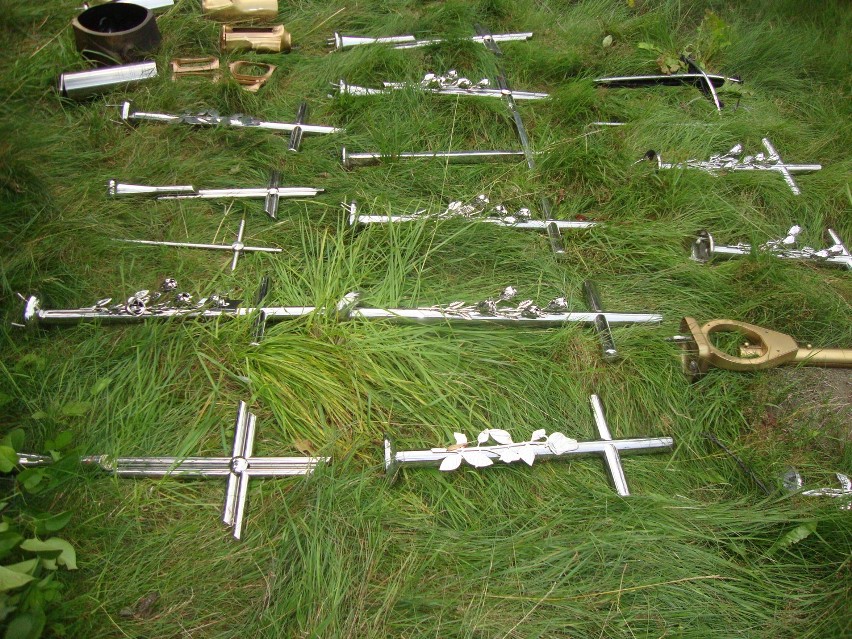 Rybniccy policji zatrzymali gang złodziei, który okradał kapliczki i cmentarze na terenie Rybnika