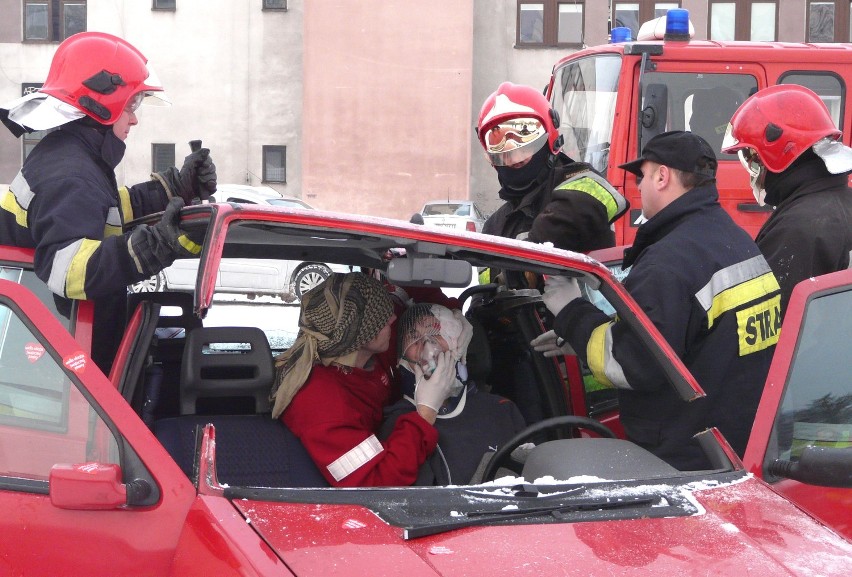 WOŚP w Skierniewicach (pokaz ratownictwa strażaków i harcerzy)