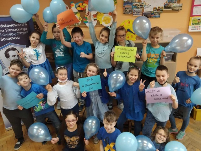 Szkoła Podstawowa nr 6 w Sosnowcu od lat organizuje Błękitny Marsz. To już jej tradycja