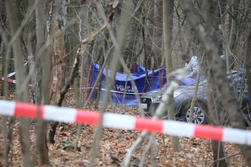 Policjanci i prokuratura wyjaśniają okoliczności zgonu...