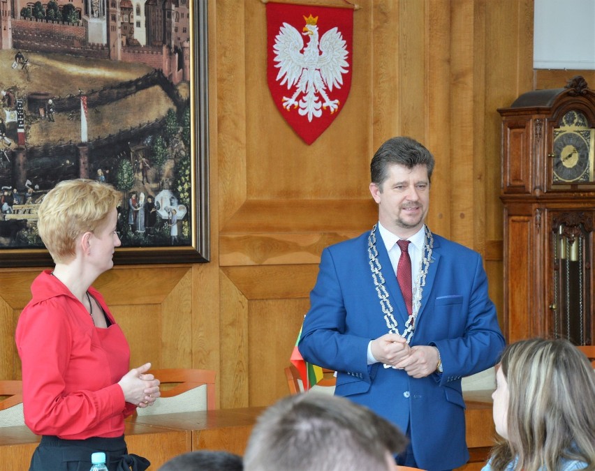 Młodzież z Litwy odwiedziła Malbork. Odwiedziny zainaugurowały współpracę pomiędzy placówkami [ZDJĘCIA]