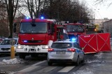 Tychy: Wypadek przy ul. Edukacji. 10-latek wpadł pod trolejbus. Prawdopodobnie ma złamane obie nogi 