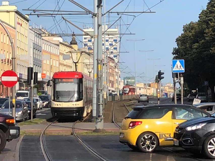 W środę, 7.08.2019 r.  tuż po godzinie 7 stanęły tramwaje...