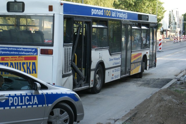 Na ulicy Górnośląskiej w Kaliszu koparka uderzyła w autobus