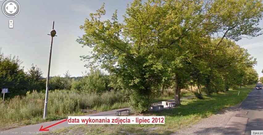 google maps pokazują, że lampa była zdewastowana już w lipcu 2012 r.