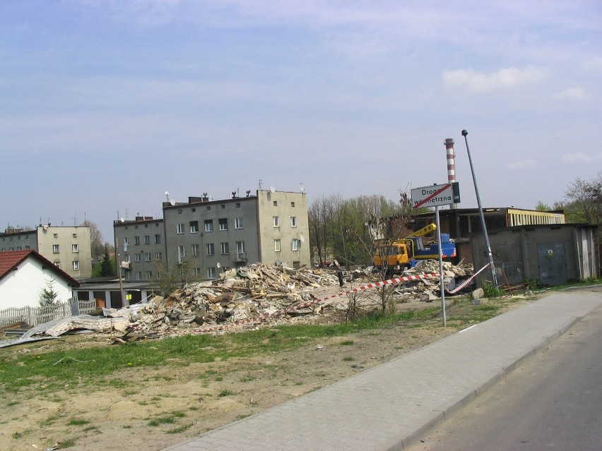 Zdjęcie z 2004r kiedy to był wyburzany hotel