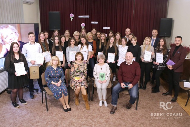 Konkurs Recytatorski w Obornikach. Zaszczytne pierwsze miejsce zajęła Julia Szalczyńska uczennica ZS im. A.Mickiewicza w Objezierzu.