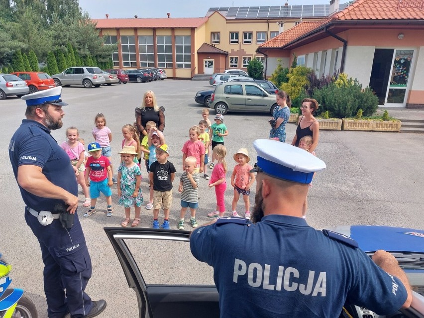 Policjanci odwiedzili Niepubliczne Przedszkole "Tęczowa Kraina" w Pustyni 