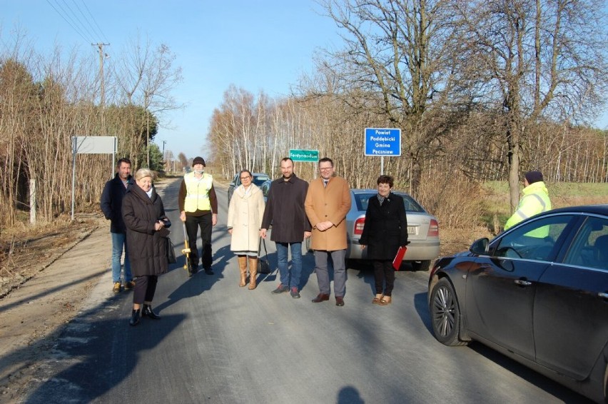 Zakończona przebudowa powiatowej drogi w gminie Pęczniew. Inwestycję przeprowadzono w Ferdynandowie ZDJĘCIA