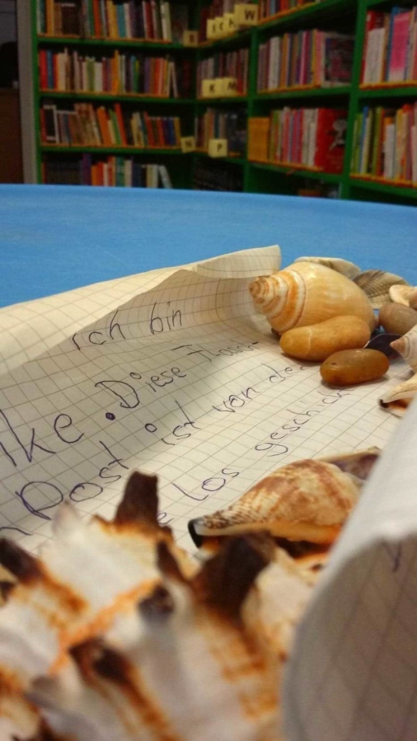 Gdyńskie bibliotekarki dostały odpowiedź od dziewczynki z Niemiec. Dalsza część niezwykłej historii listu w butelce [zdjęcia]