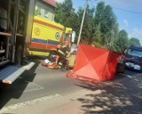 Wypadek w Bolesławiu. Pieszy został potrącony przez samochód osobowy