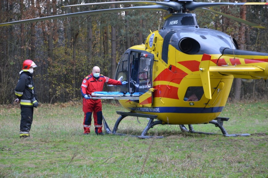 92-letnia mieszkanka Skierniewic zabrana śmigłowcem z leśnej polany ZDJĘCIA