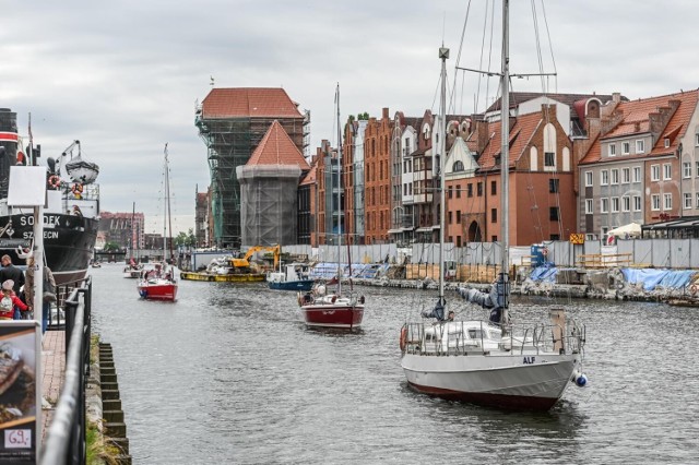 20.05.2023 gdansk
otwarcie sezonu wodniackiego 2023 w gdansku - motlawa - parada jednostek plywajacych przy targu rakowym i dlugim pobrzezu
fot. przemek swiderski / polska press / dziennik baltycki