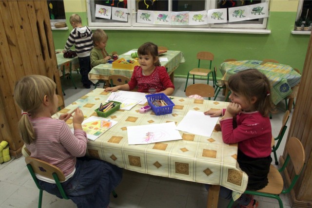 Sopockie przedszkola zaopiekują się dziećmi rodziców pracującyh i samotnych.