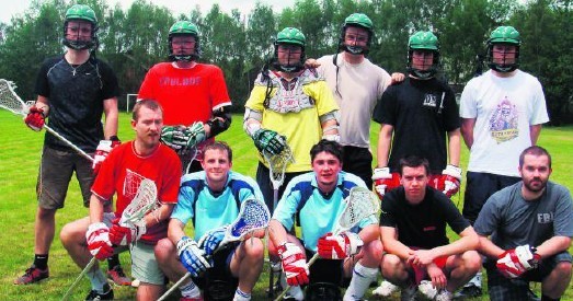 Trenujący lacrosse'a podkreślają, że jego atutem jest rywalizacja w której trzeba użyć siły.