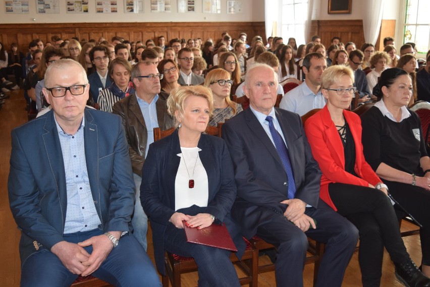 Liceum i Gimanzjum  im Stanisława Staszica w Pleszewie podpisało porozumienie o współpracy z Wydziałem Chemii UAM