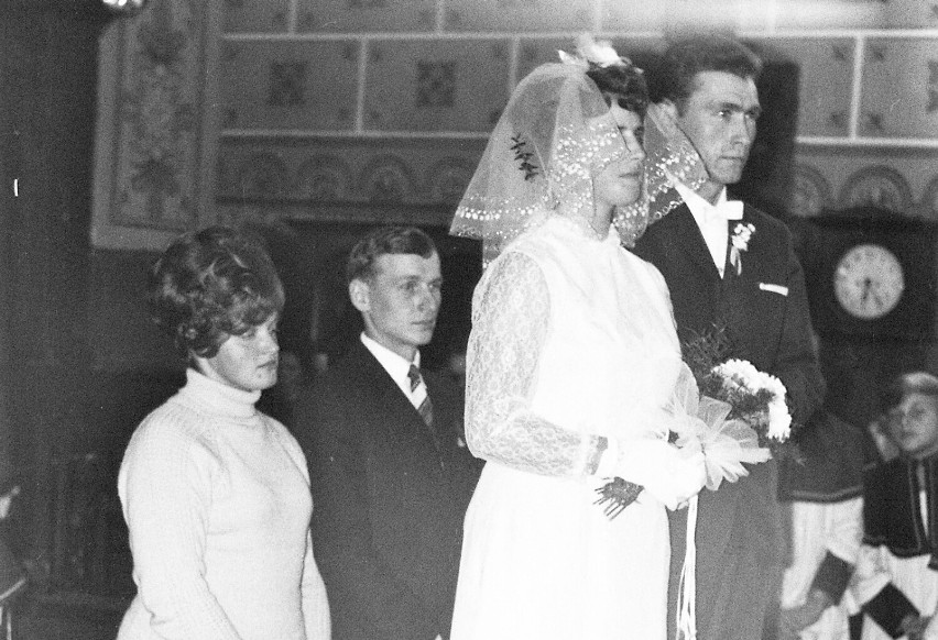 Ślub w kolegiacie ponad 40 lat temu. Udzielał go. ks. infułat Apolinary Leśniewski FOTO