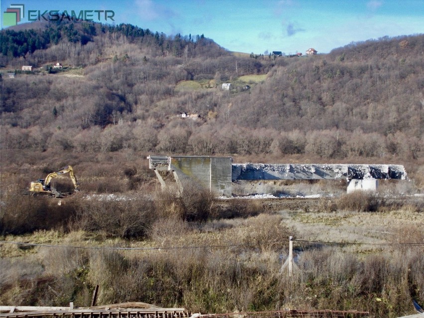 Most w Kurowie w czasie rozbiórki i schron znaleziony...