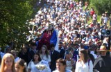 Tysiące pielgrzymów na Dróżkach Pogrzebu Matki Bożej w Kalwarii Pacławskiej [ZDJĘCIA, WIDEO]